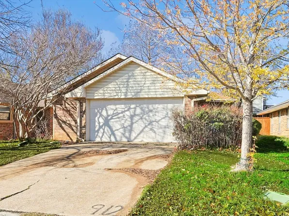 912 Boxwood Dr, Lewisville, TX 75067