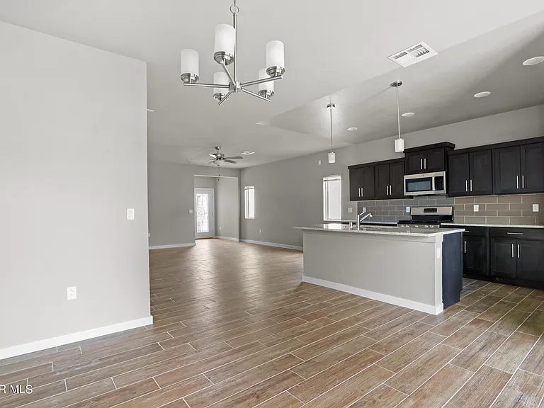 348 San Jose Ct — Photo 8