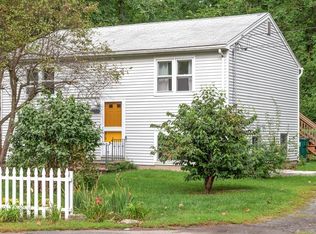 106 Pelham Rd, Amherst, MA 01002