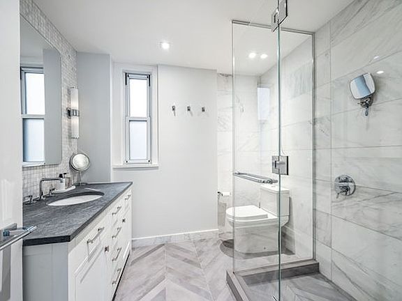 5th image of 215 W 78th St APT 4A