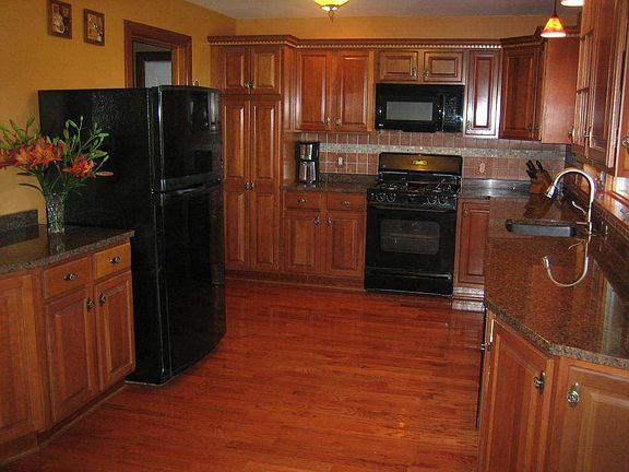 Granite/Cherry Kitchen