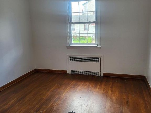 3rd image of 762 Old Rd