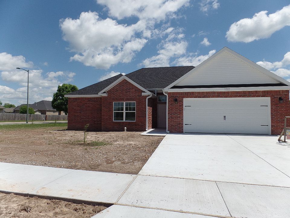 1st image of 1307 Lavona Ln