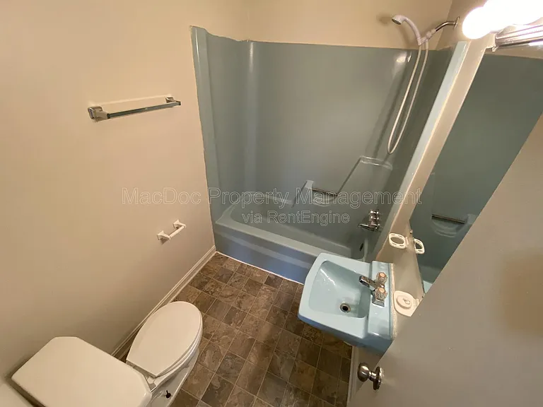 809 Denton Cir — Photo 15