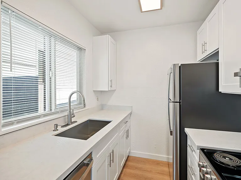 Pine Street Apartments — Photo 11