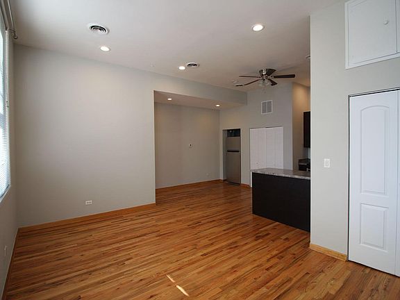 2nd image of 7044 N Clark St #1758-1