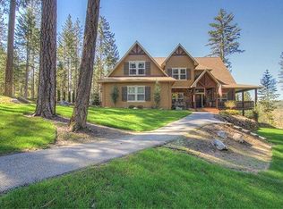 378 Sierra Lodge Dr, Grants Pass, OR 97527