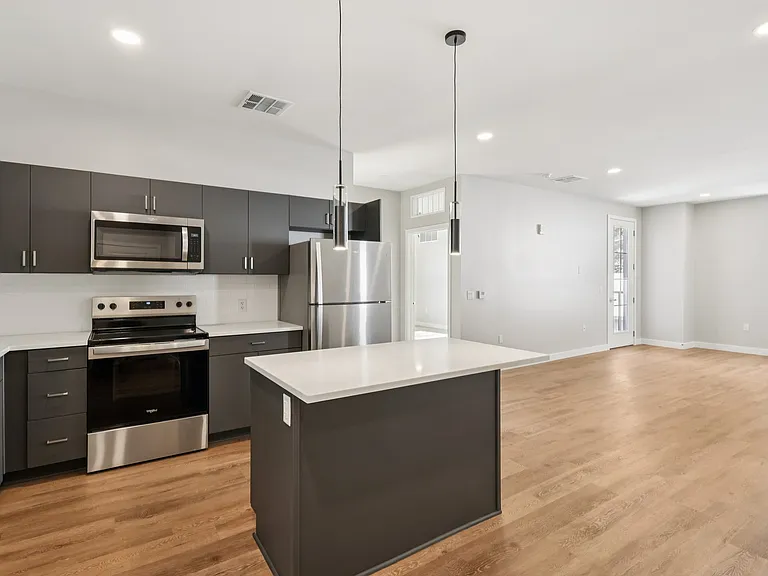 Berkshire Apartments — Photo 79