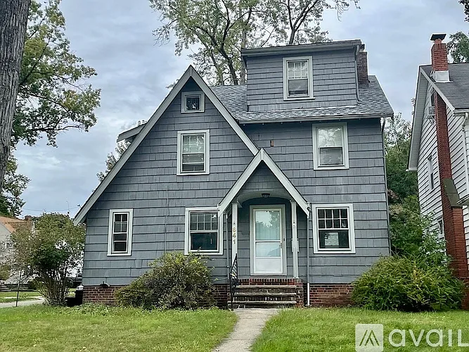 841 Montford Rd photo 1