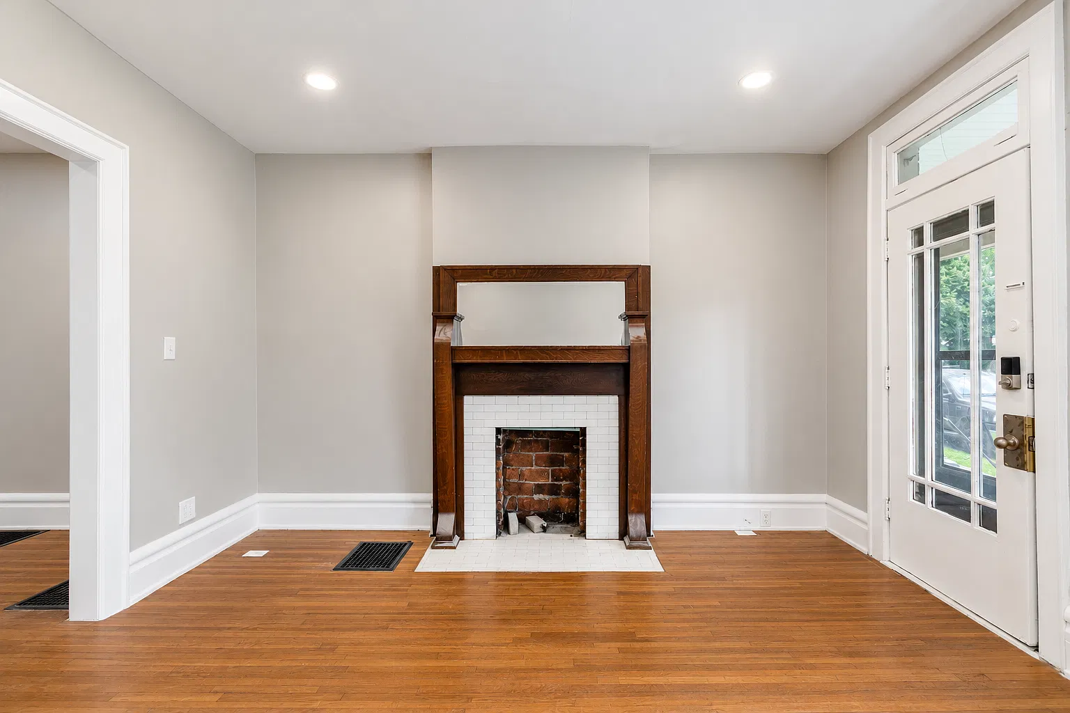 2 bed, 1.5 bath, 1250 sqft, $1,600 — Photo 2