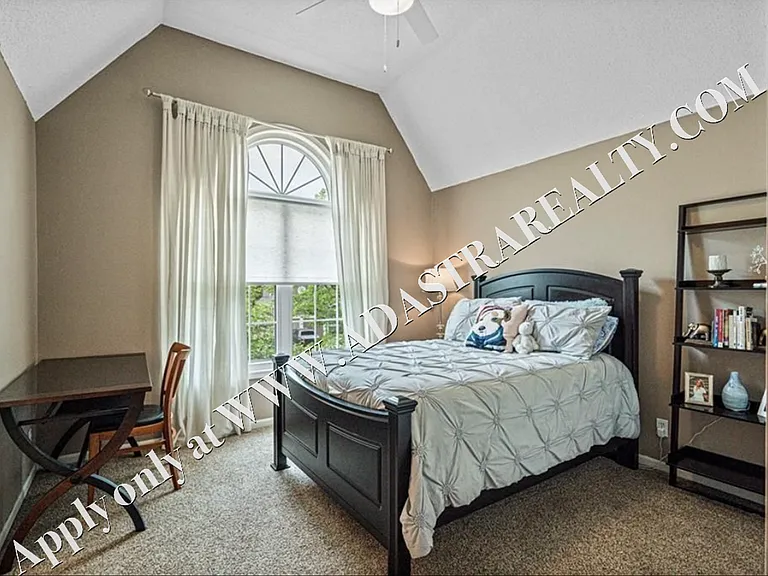 4904 W 157th St — Photo 22