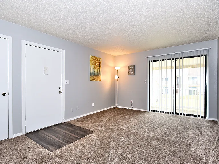 Shady Hollow Apartments — Photo 14
