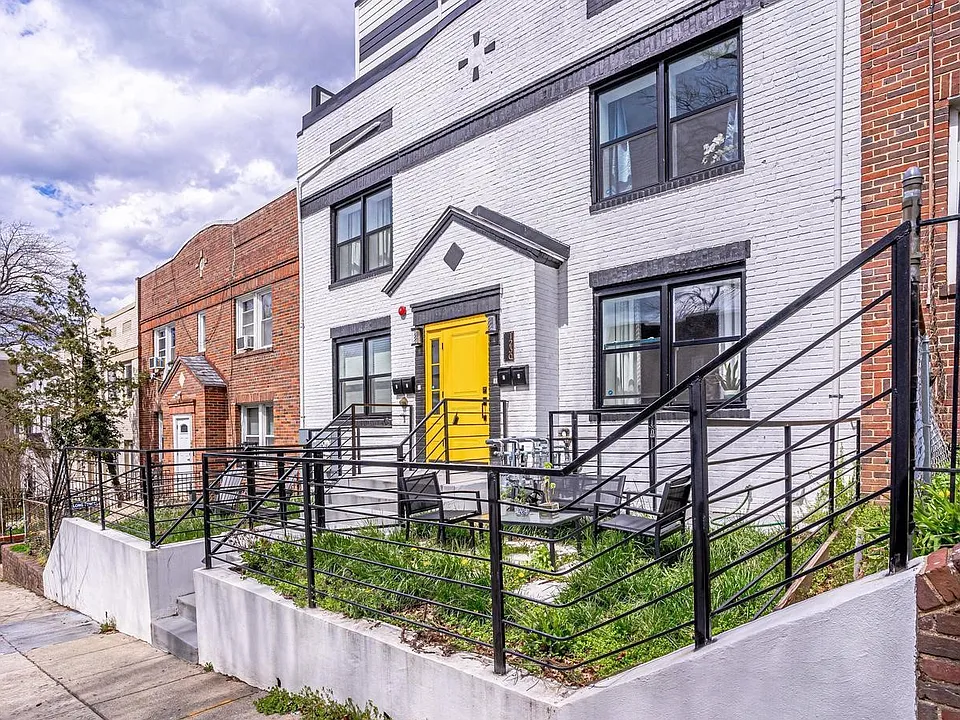 1230 Queen St NE #4