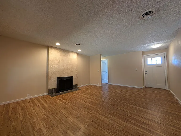 2145 Laurelhurst Dr — Photo 4