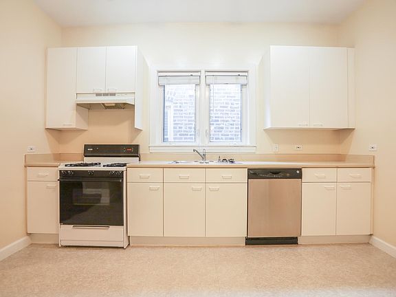 2nd image of 2432 N Clybourn Ave #2F