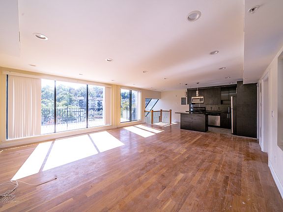 3rd image of 1616 Beacon St APT 3
