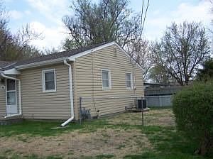 3rd image of 2935 Poplar Dr