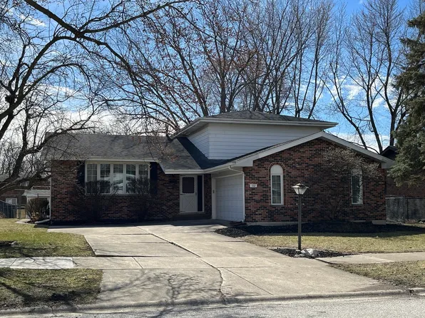 532 Chestnut Ln, Beecher, IL 60401