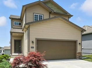 12512 S Parkwood Ln, Lake Lotawana, MO 64086