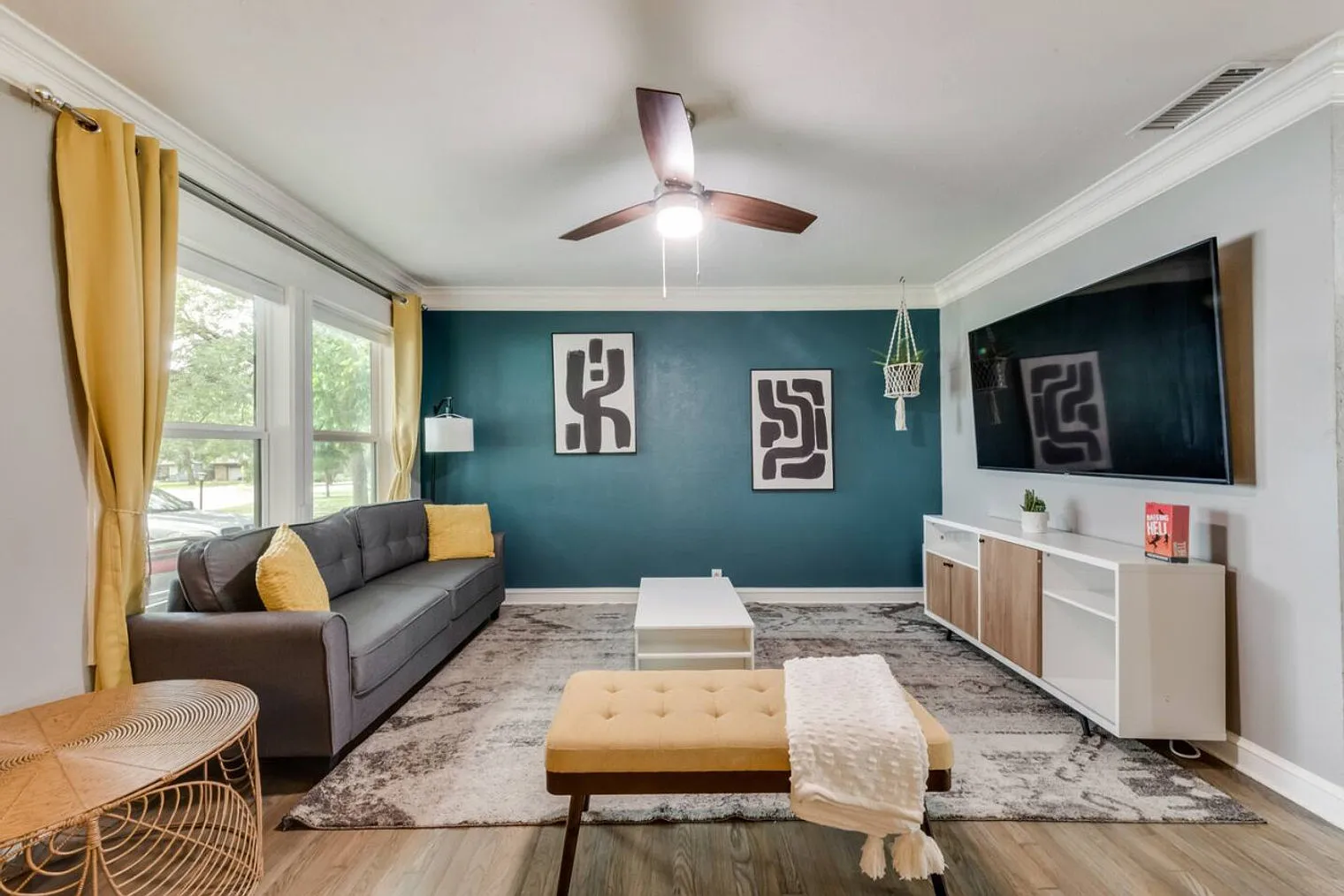 3 bed, 1.0 bath, 1194 sqft, $5,083 — Photo 2