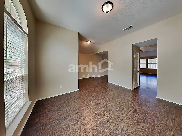 530 Hickory Ln — Photo 10