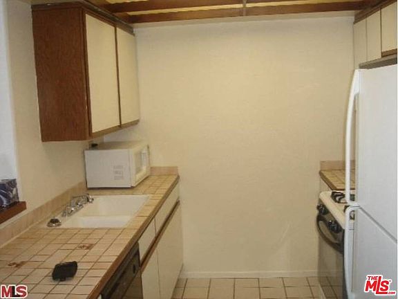 4th image of 1652 Colby Ave APT 202