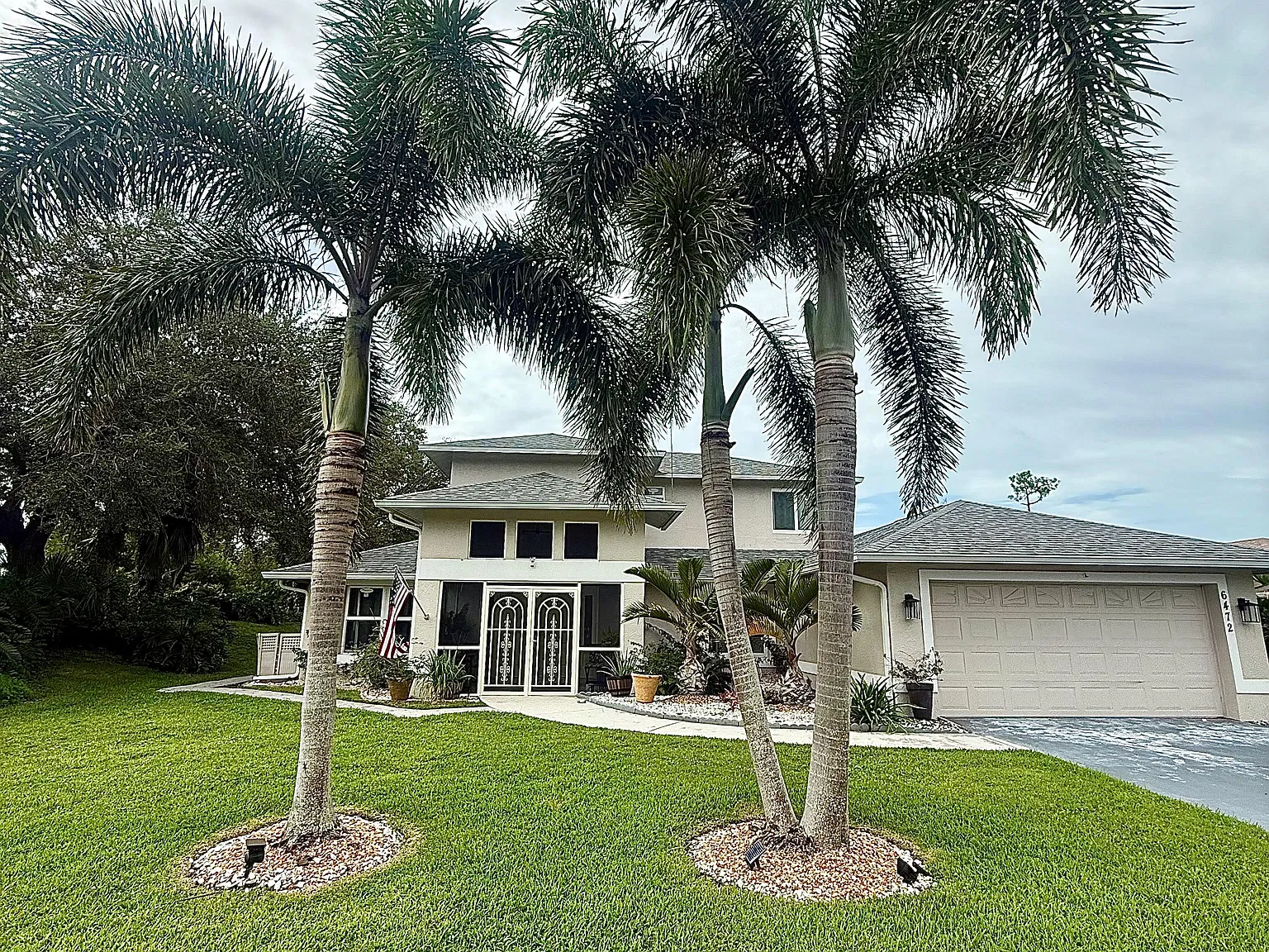 4 bed, 3.0 bath, 2326 sqft, $3,400 — Photo 2