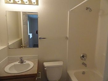 5th image of 3014 W 7th St APT 4
