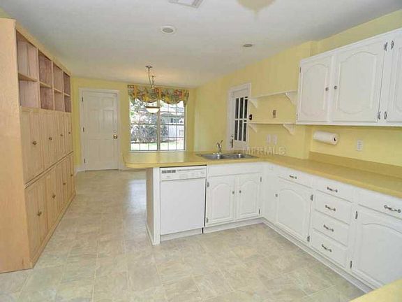 4th image of 1121 Woodland St