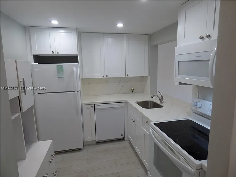 9631 SW 77th Ave #207C — Photo 3