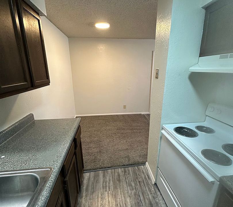 1st image of 1700 SE Barlow Dr #93