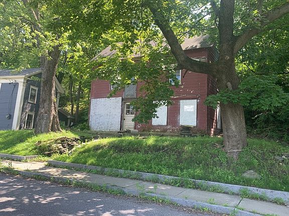 2nd image of 61 Railroad Ave