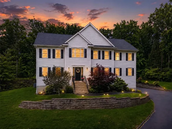4 Murray Hill Cir, Wilmington, MA 01887