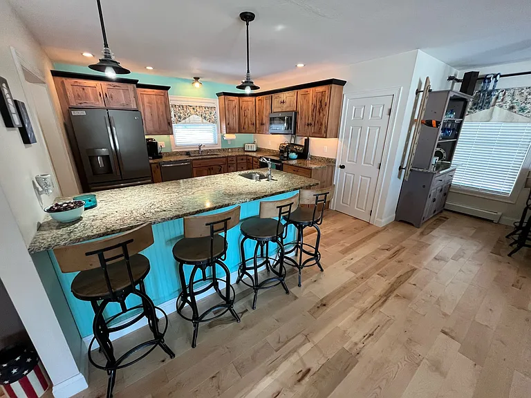1374 Village Rd #4 — Photo 8