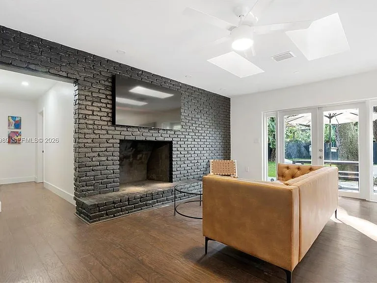 5840 SW 37th Ave — Photo 3