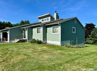 93 Woodland Ave, Bloomfield, CT 06002