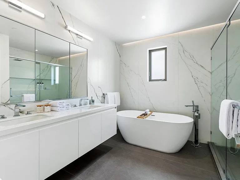 Lumiere at Malcolm - Luxury Homes — Photo 19