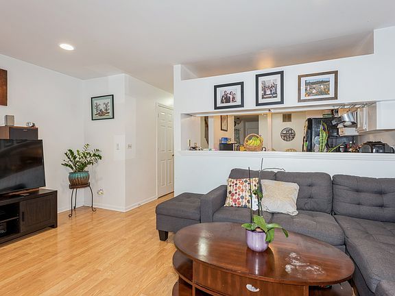 4th image of 1010 Rockport Dr #1010