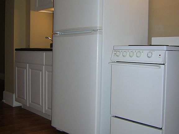 5th image of 228 E 4th St #5
