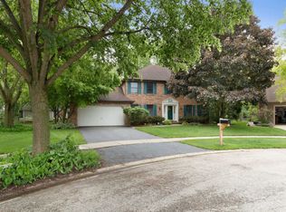 2225 Foxhill Ct, Saint Charles, IL 60174