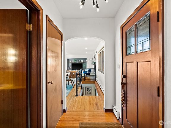 4th image of 1534 N Fir Street