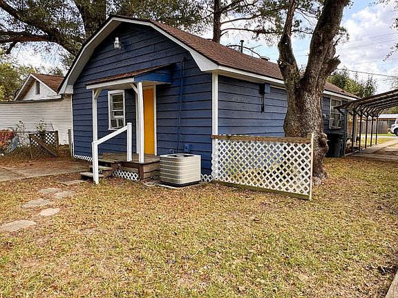 3rd image of 202 Conella St