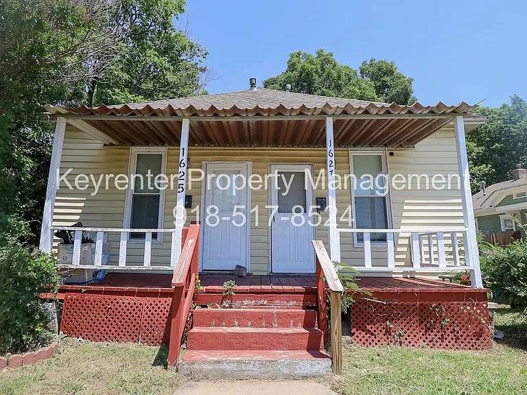 E 4th Street Duplex — Photo 1