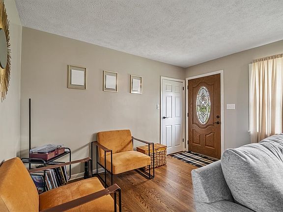 3rd image of 900 Aetna Dr