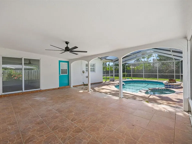 5700 Bayou Grande Blvd NE — Photo 3