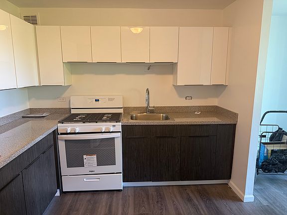 5th image of 4850 S Lake Park Ave APT 410