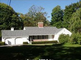 95 Putnam Rd, Pomfret Center, CT 06259