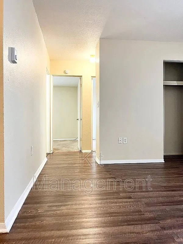 Bright 2-Bedroom Upstairs Unit on W Alexis Rd Convenient Toledo Location for Just $695! — Photo 4