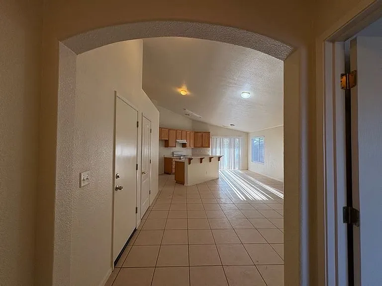 2443 N Shoemaker Ave — Photo 3