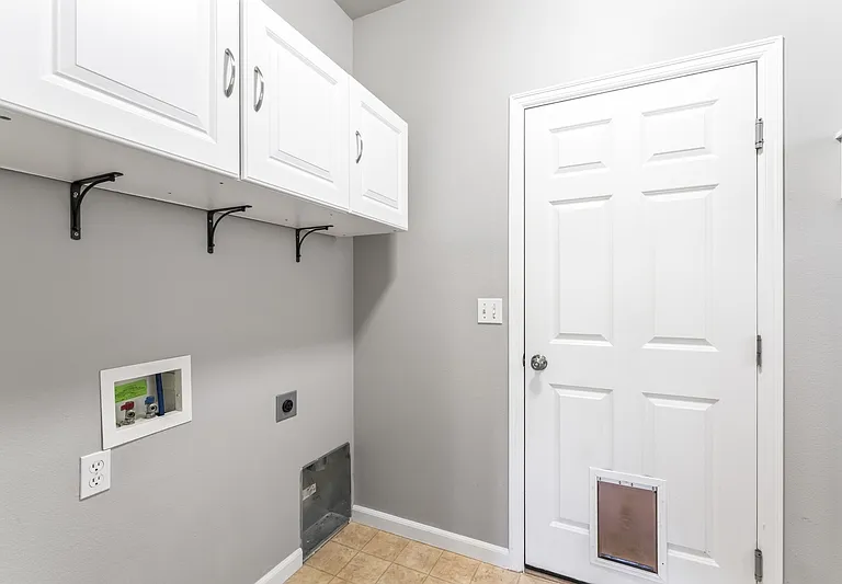 552 E Whitney Ct — Photo 35